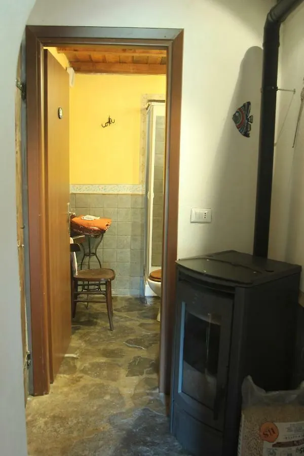 Country house La Casa Nel Bosco-Senza Auto Guest House Ponte della Venturina